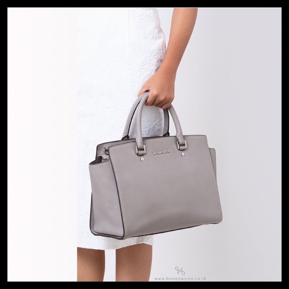 NWT Michael Kors Large Selma Satchel Handbag 3D Stud Floral Strap Pearl Grey - Picture 2 of 15